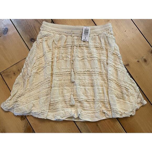 NWT! Torrid Lace Mini Skirt. Elastic Waist. Lined. M/L (10) Coastal Boho Chic - Picture 1 of 7